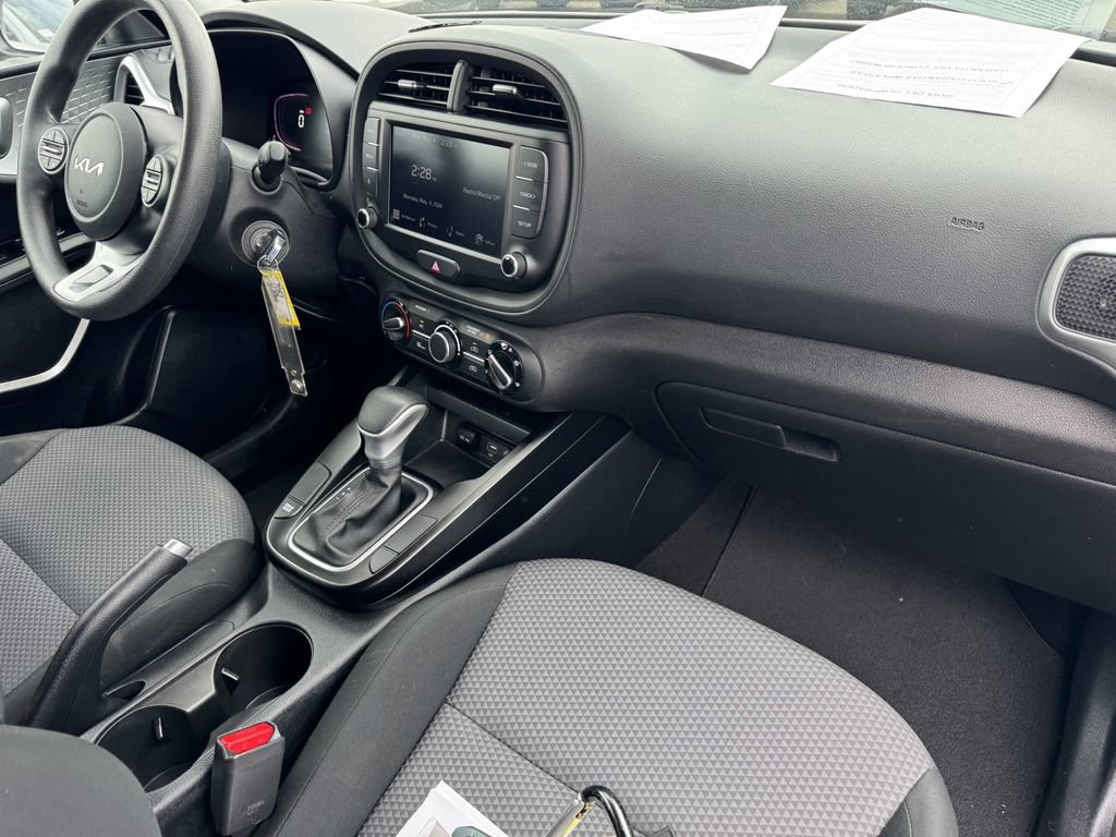 Used 2024 Kia Soul LX w/ Option Group 015 FWD image 7