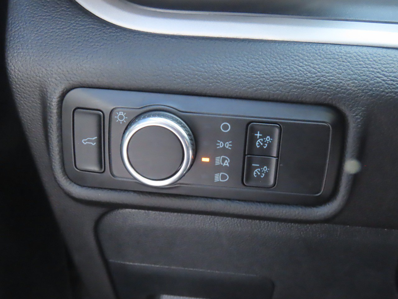 Certified 2023 Ford Explorer XLT RWD image 28