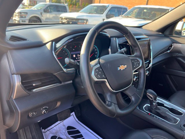 Used 2023 Chevrolet Traverse LT w/ LT Premium Package AWD/4WD image 5