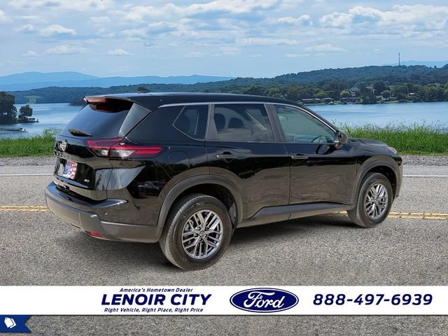 Used 2024 Nissan Rogue S AWD/4WD image 3