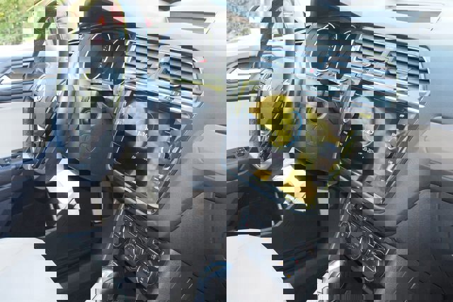 Used 2019 Volkswagen Tiguan SE AWD/4WD image 10