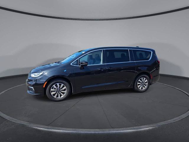 Used 2023 Chrysler Pacifica Touring-L FWD image 4