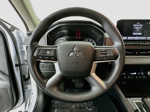 Used 2024 Mitsubishi Outlander ES FWD image 15