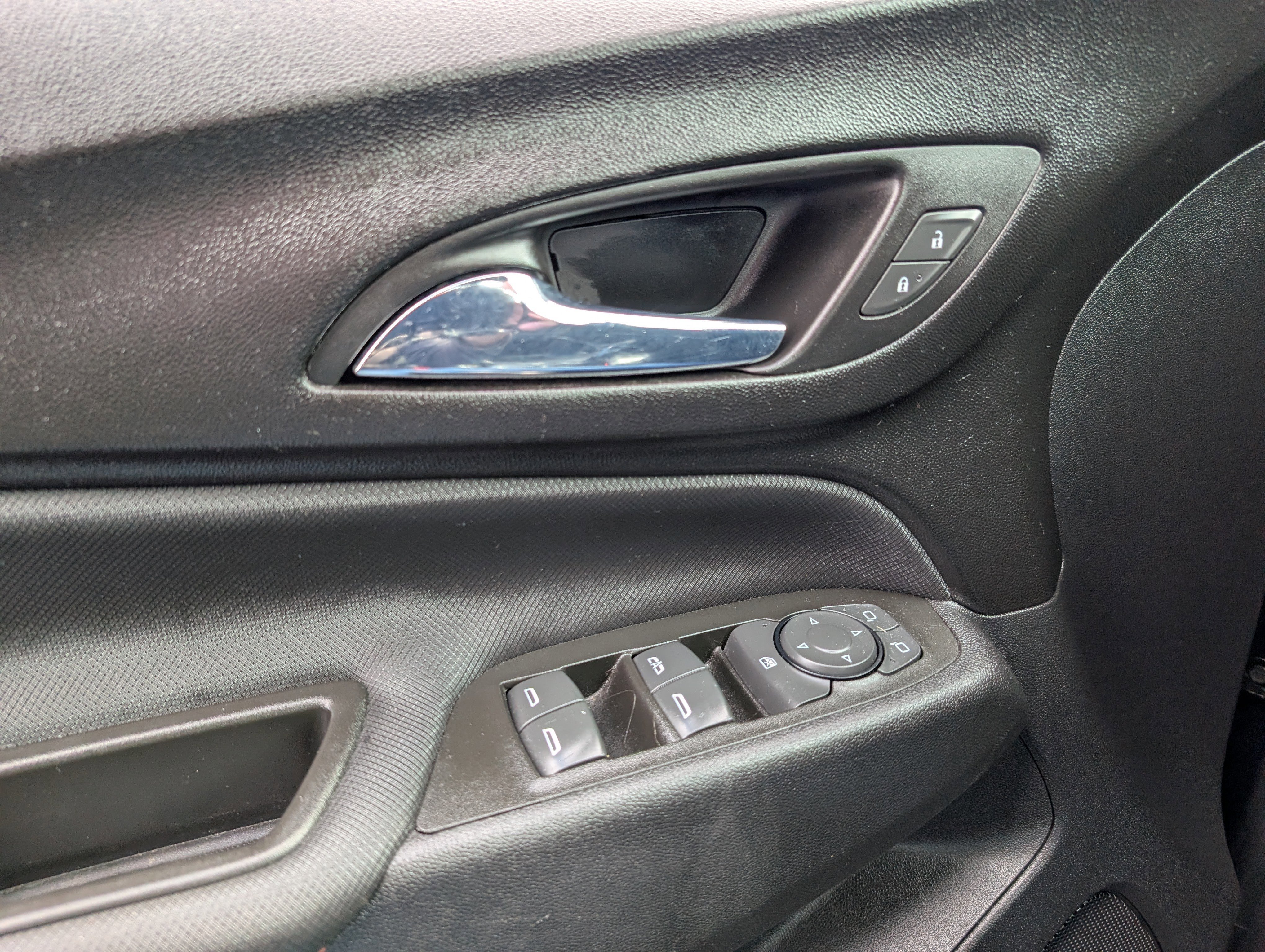 Used 2023 Chevrolet Equinox RS w/ RS Leather Package image 18