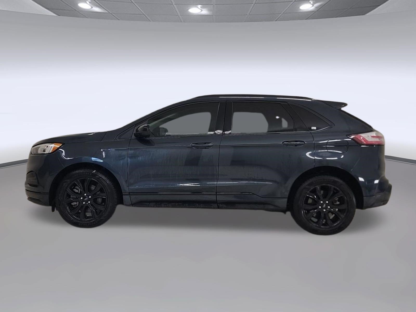 Certified 2022 Ford Edge SE w/ Black Appearance Package AWD/4WD image 2