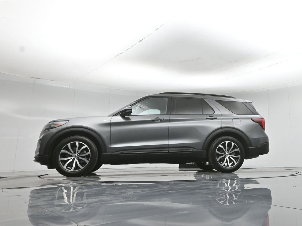 Certified 2025 Ford Explorer ST-Line RWD image 57
