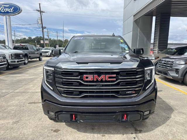 Used 2024 GMC Sierra 1500 AT4 w/ Technology Package AWD/4WD image 2