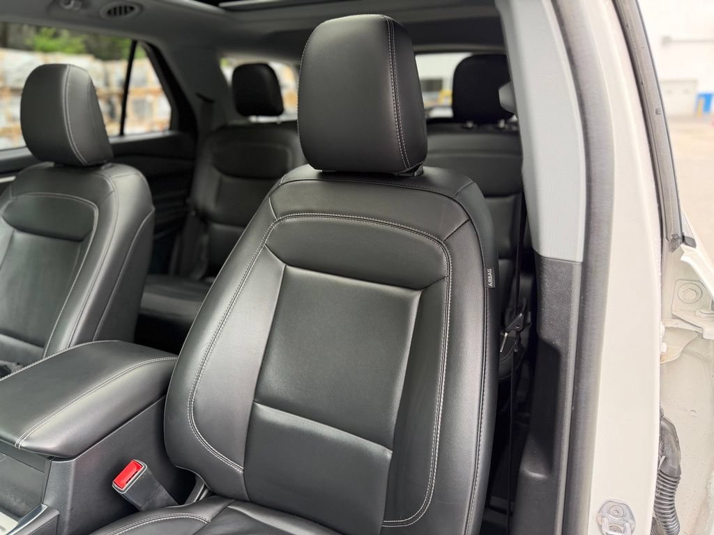 Certified 2022 Ford Explorer XLT w/ Equipment Group 202A AWD/4WD image 7