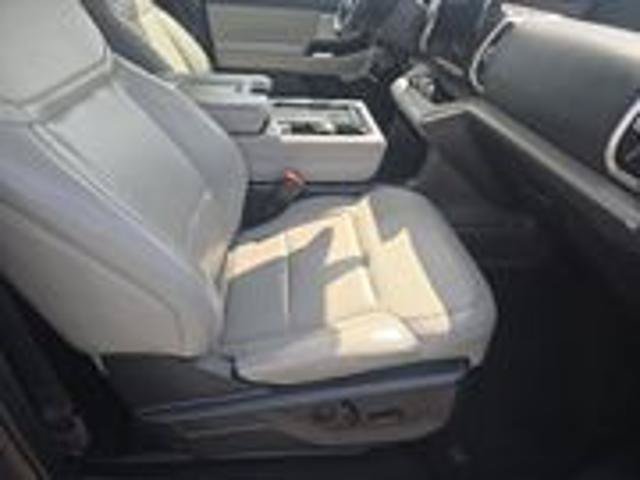 Certified 2025 Ford Expedition Active AWD/4WD image 9