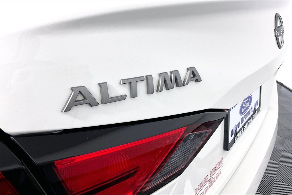 Used 2024 Nissan Altima 2.5 S FWD image 14