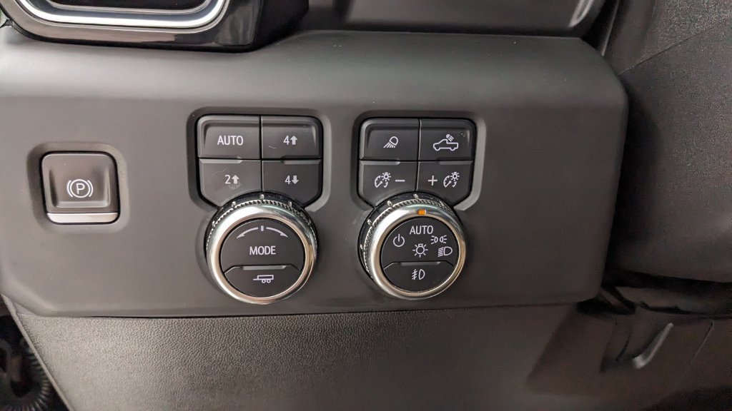 Used 2024 GMC Sierra 3500 Denali w/ Denali Reserve Package AWD/4WD image 22