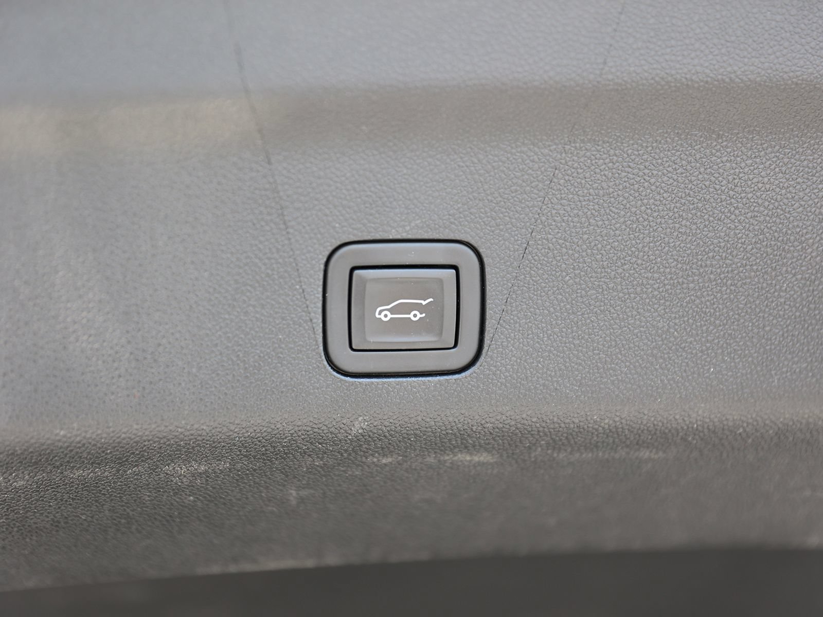 Used 2024 Chevrolet Tahoe Premier AWD/4WD image 16