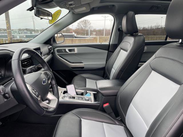 Certified 2022 Ford Explorer XLT w/ Equipment Group 202A image 9