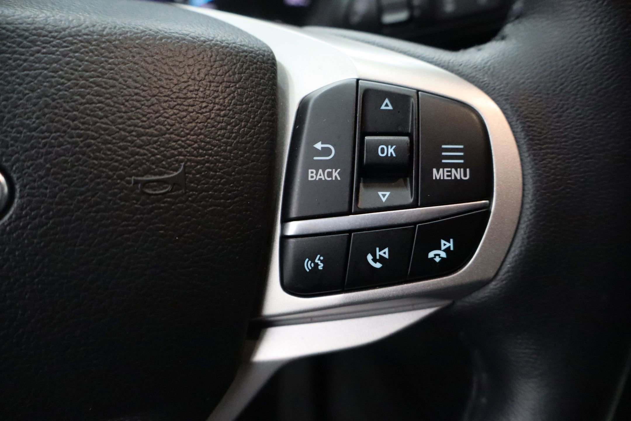 Certified 2023 Ford Explorer XLT w/ Equipment Group 202A RWD image 23