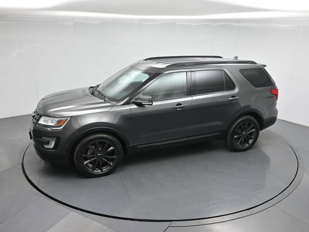 Certified 2017 Ford Explorer XLT w/ Equipment Group 202A image 31