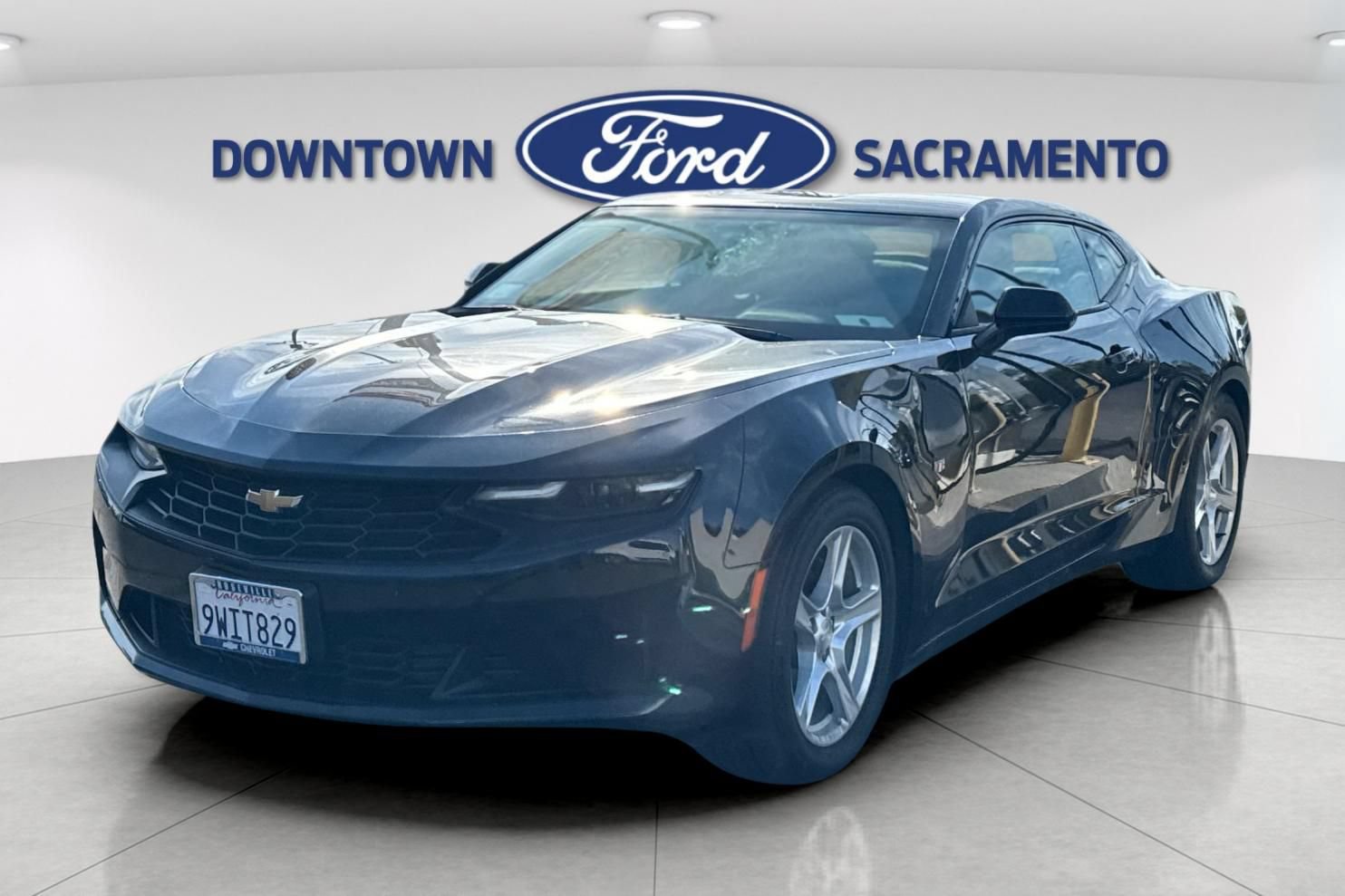 Used 2023 Chevrolet Camaro LT RWD image 2