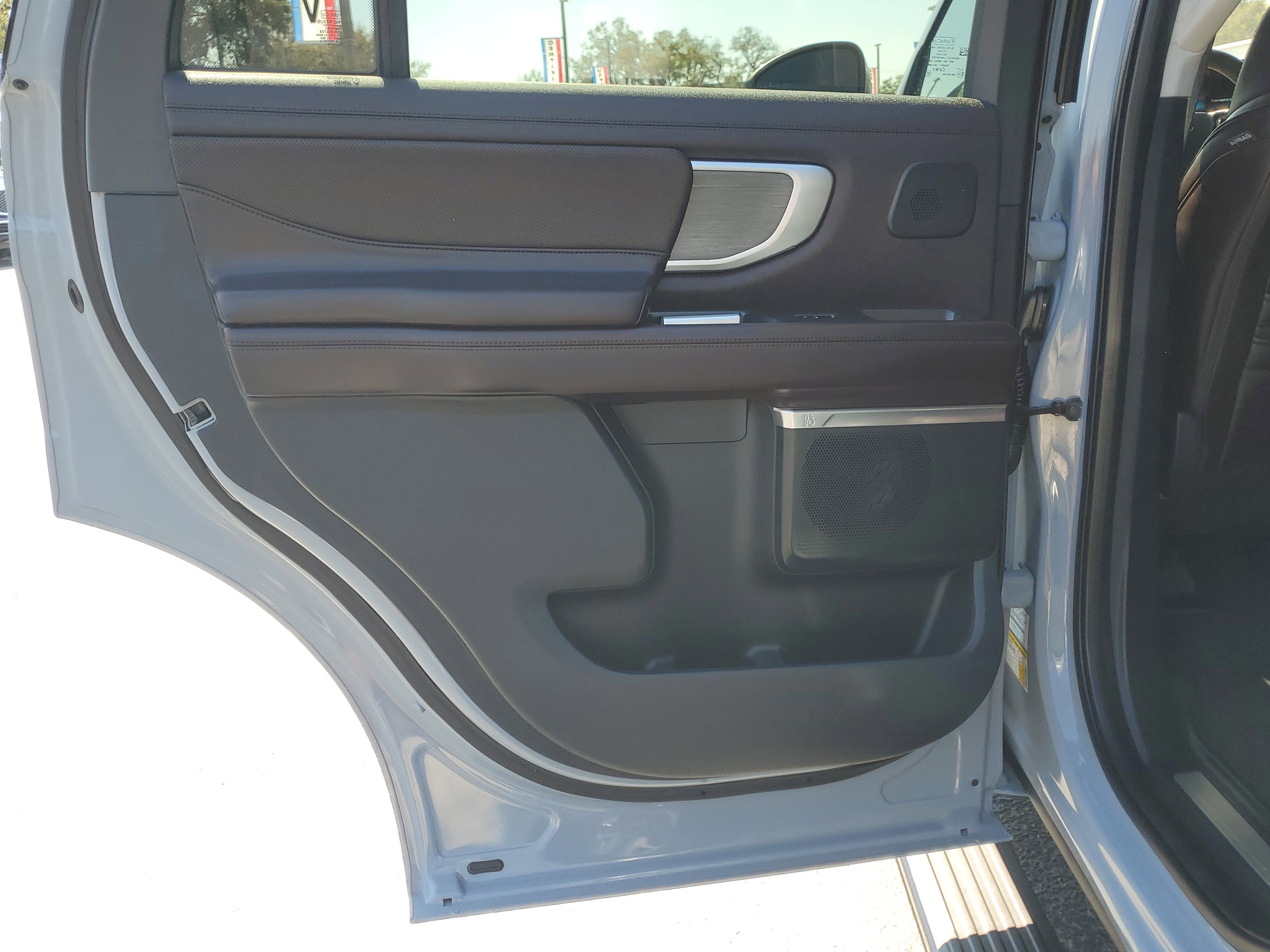 Certified 2025 Ford Expedition Platinum w/ Platinum Ultimate Package image 12