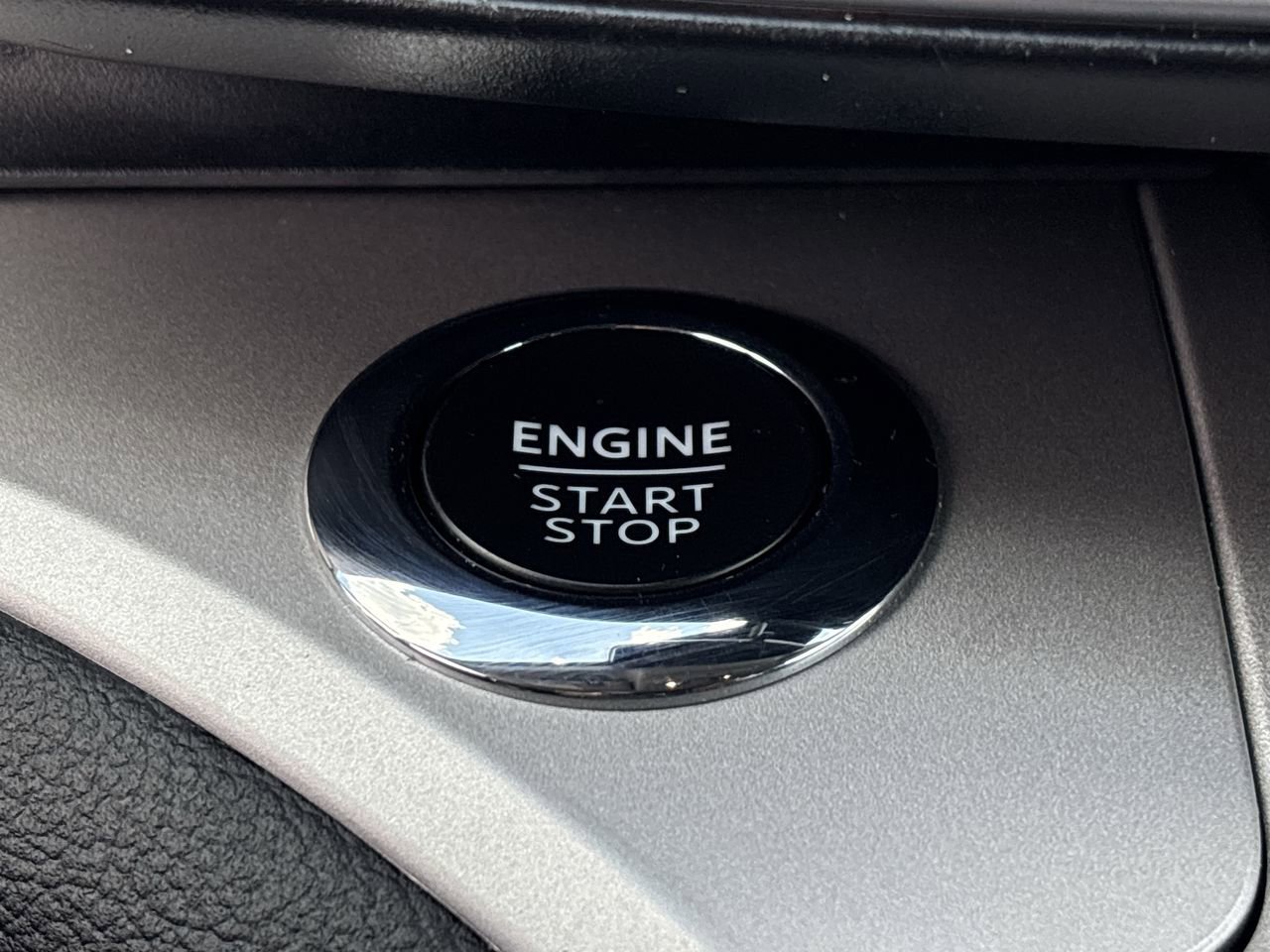 Certified 2023 Ford Explorer XLT w/ Equipment Group 202A image 32