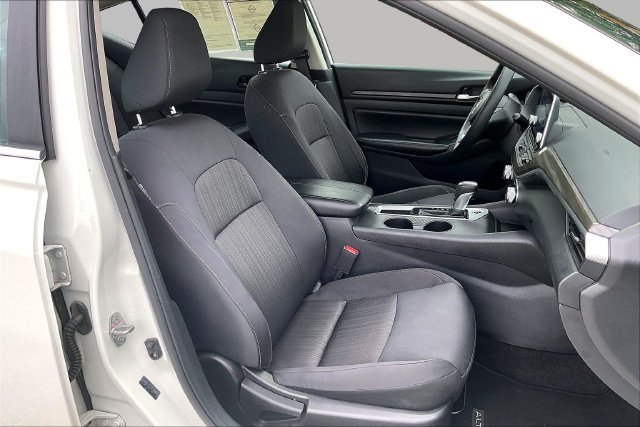 Used 2025 Nissan Altima 2.5 SV FWD image 8
