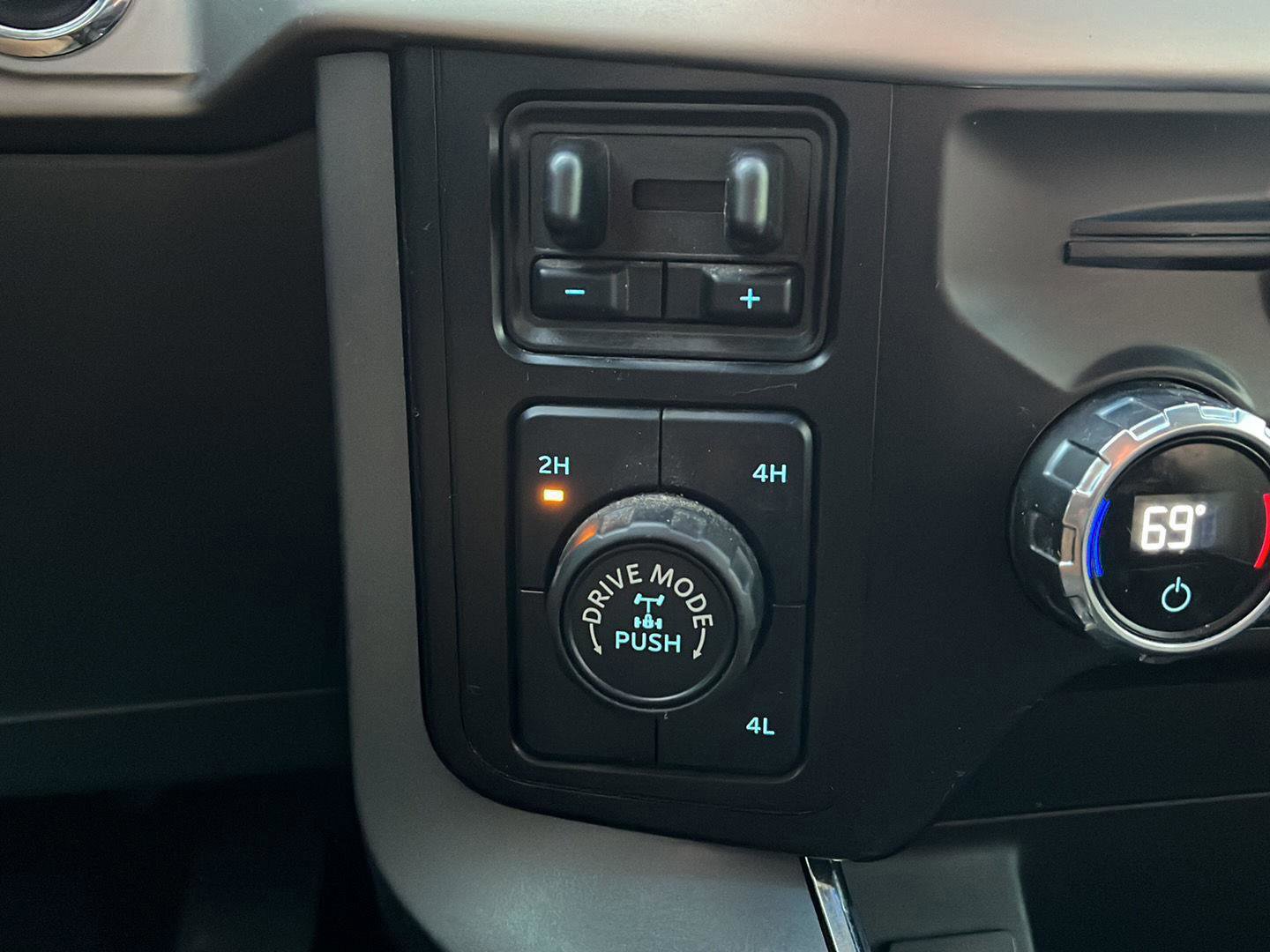 Certified 2021 Ford F150 XLT w/ Equipment Group 302A High image 33