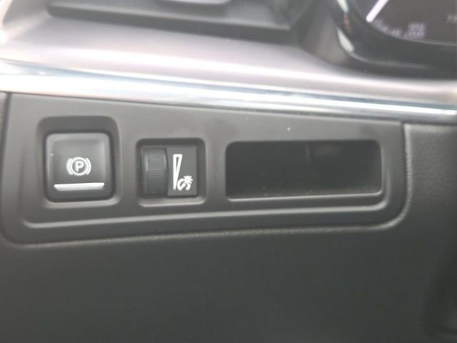 Used 2017 Cadillac XT5 Luxury w/ Driver Awareness Package image 32