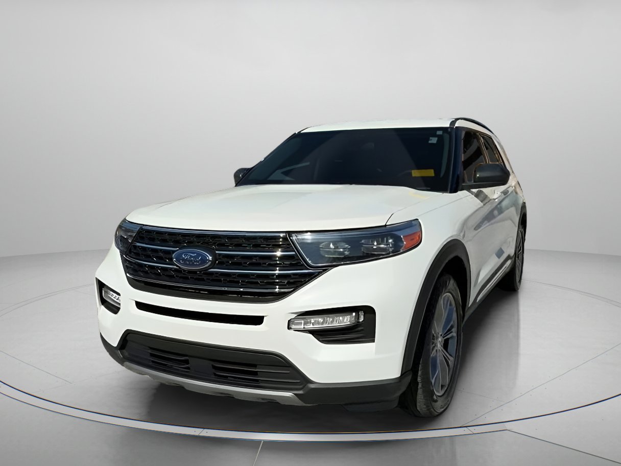 Certified 2022 Ford Explorer XLT w/ Equipment Group 202A image 8