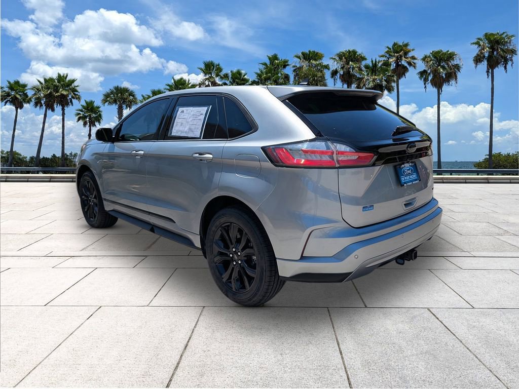 Certified 2024 Ford Edge SE w/ Black Appearance Package image 5