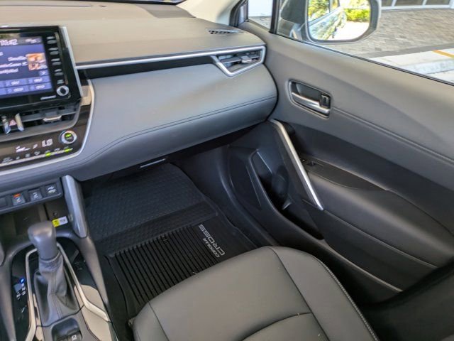 Used 2022 Toyota Corolla Cross XLE image 15
