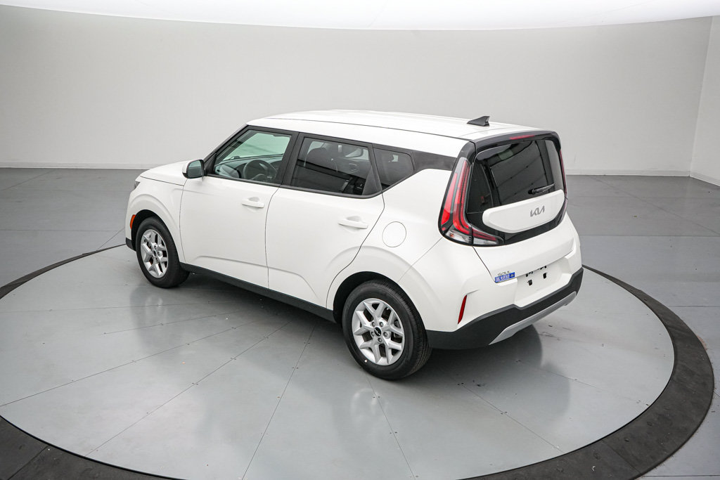 Used 2025 Kia Soul LX w/ LX Technology Package FWD image 6