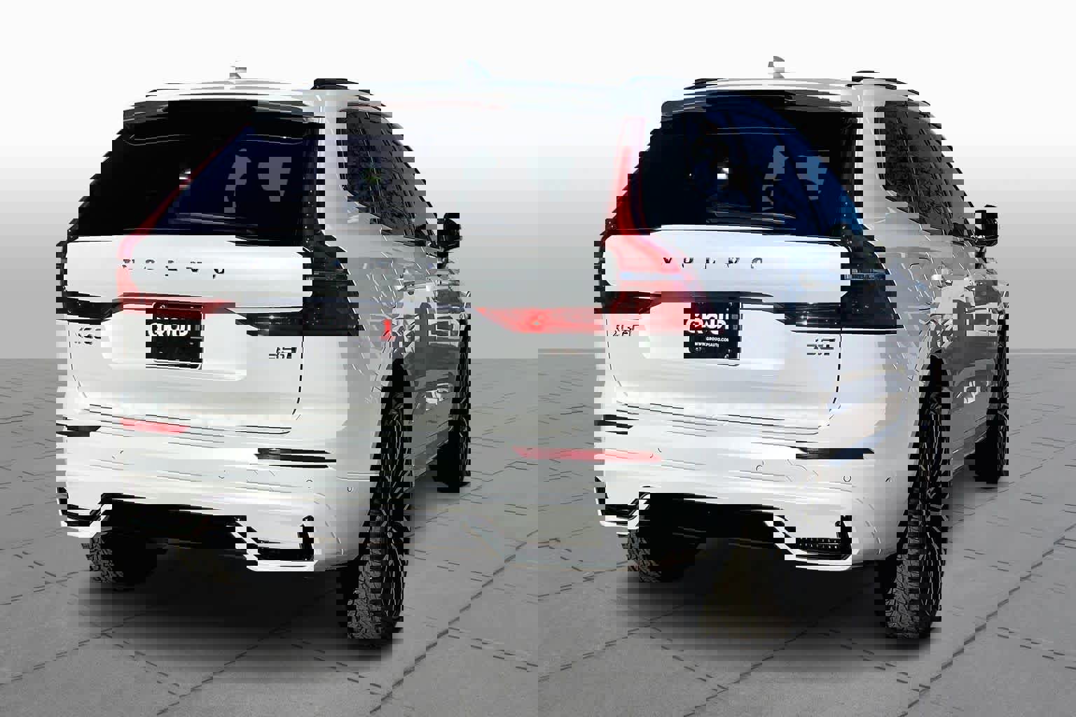 Used 2024 Volvo XC60 B5 Ultimate image 3