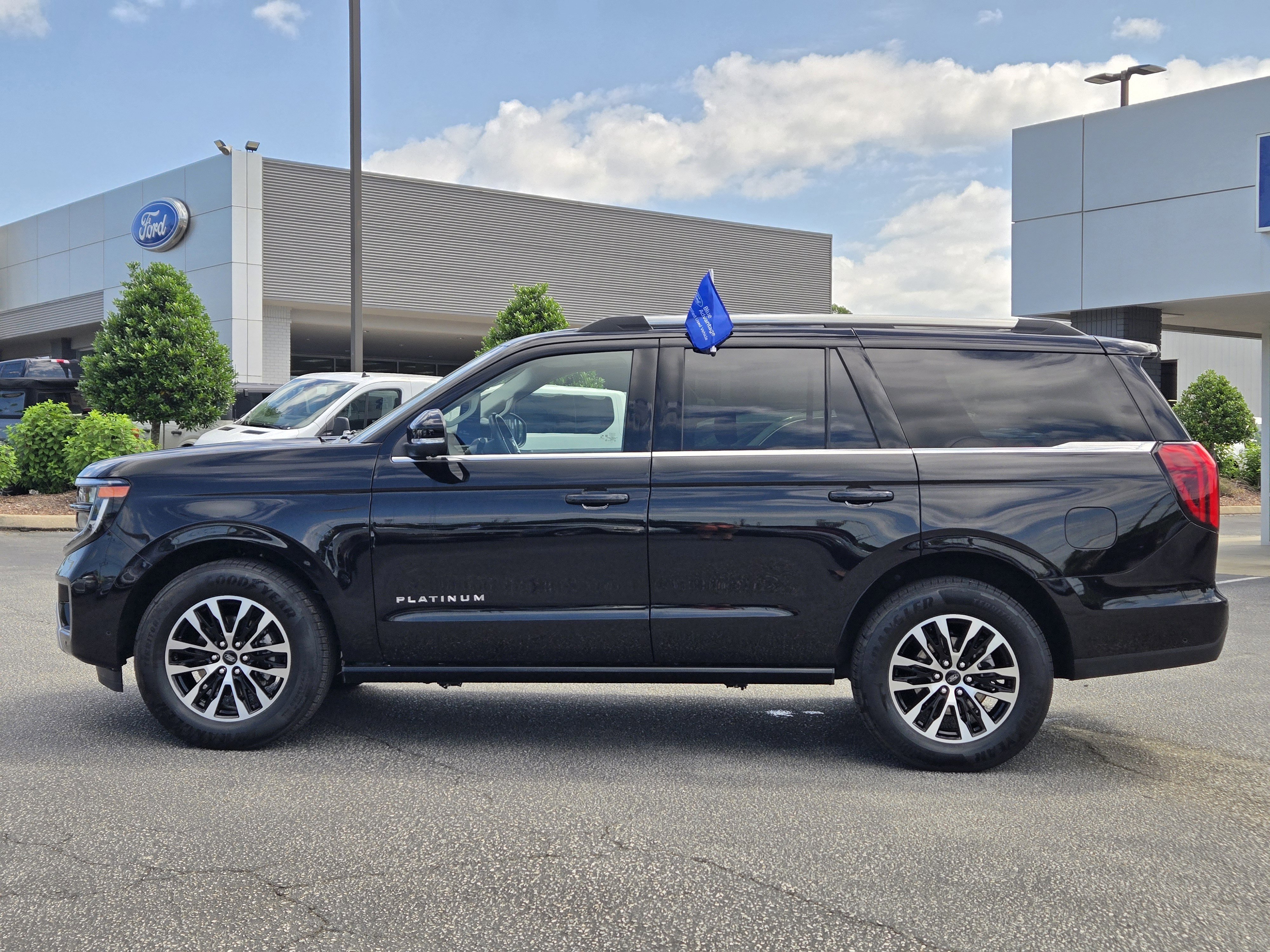 Certified 2025 Ford Expedition Platinum AWD/4WD image 13