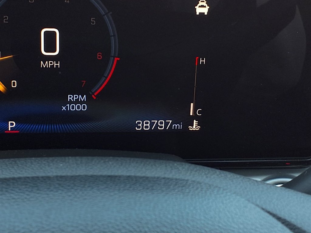 Used 2025 Chevrolet Trax LT FWD image 26