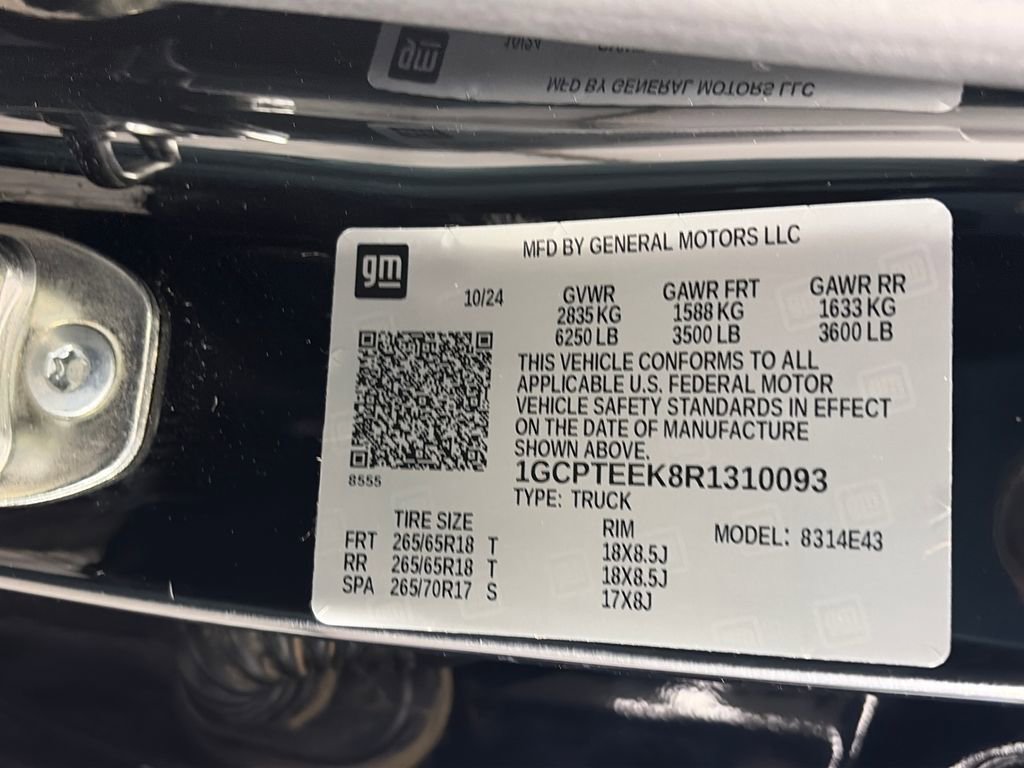 Used 2024 Chevrolet Colorado Trail Boss w/ Technology Package AWD/4WD image 9
