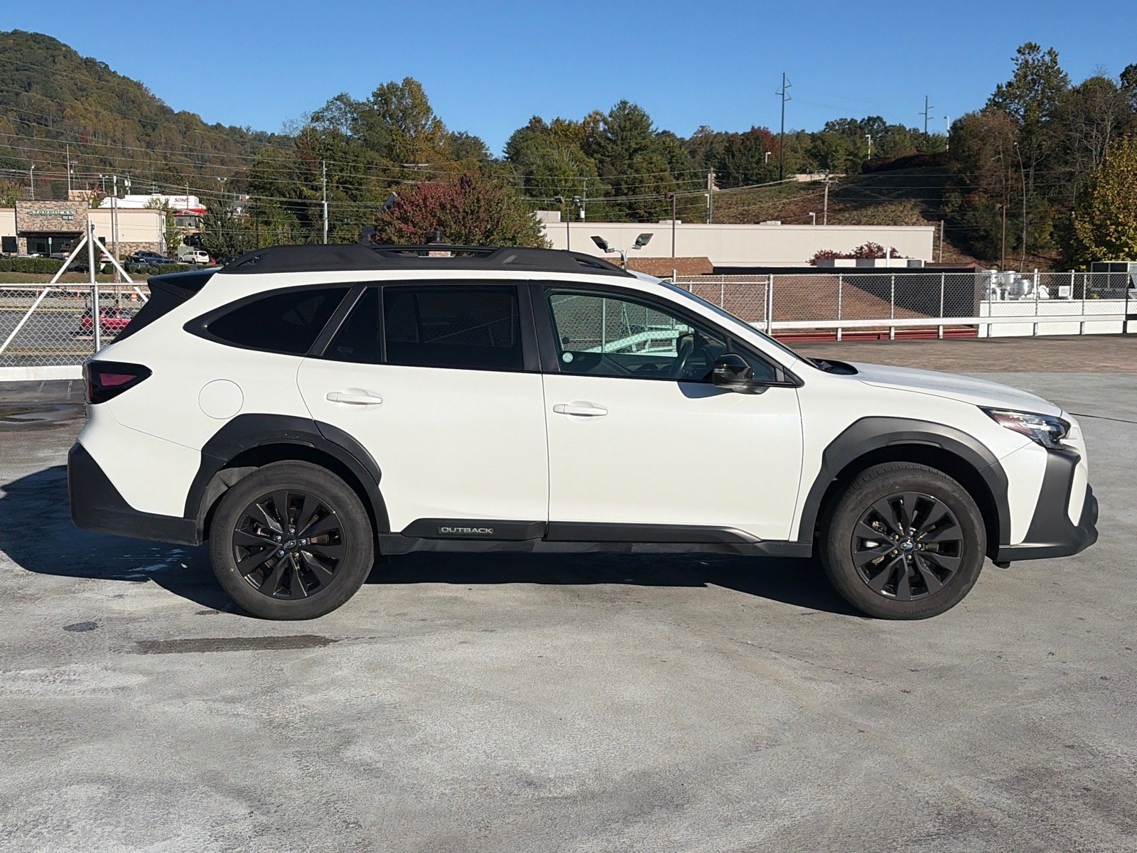 Used 2025 Subaru Outback Onyx Edition AWD/4WD image 2