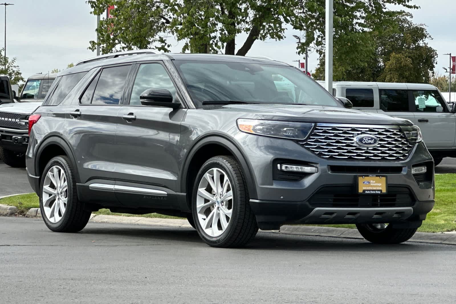 Certified 2023 Ford Explorer Platinum w/ Technology Package AWD/4WD image 9