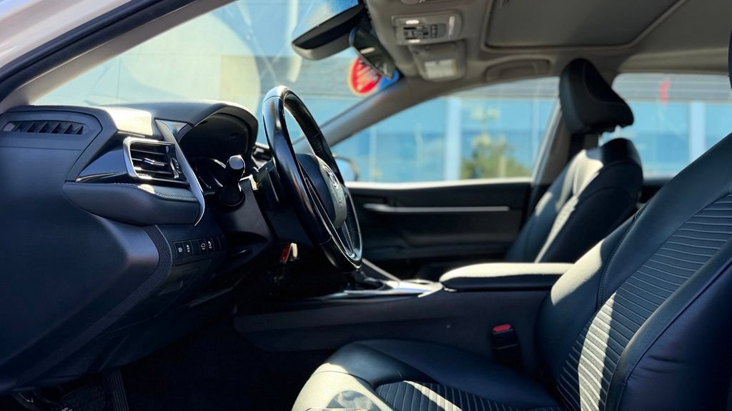 Used 2019 Toyota Camry SE w/ Carpet Mat Package FWD image 16