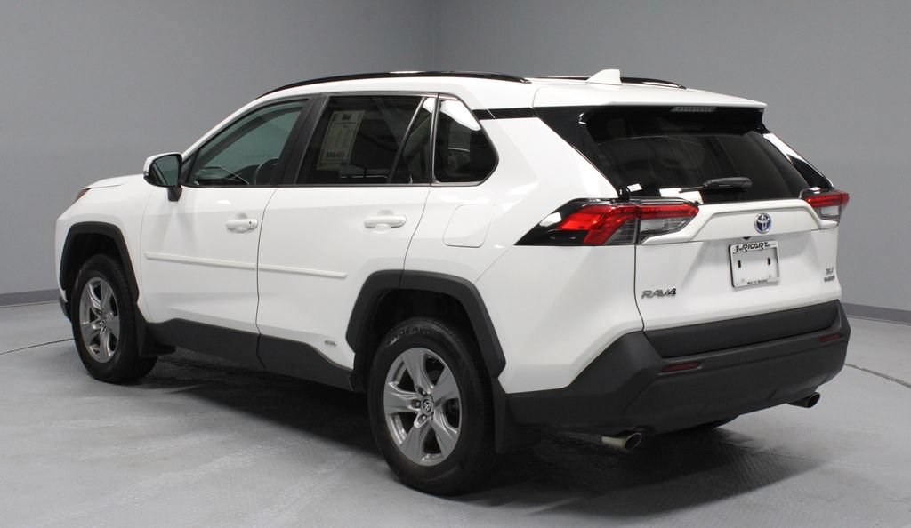 Used 2022 Toyota RAV4 XLE w/ Convenience Package AWD/4WD image 9