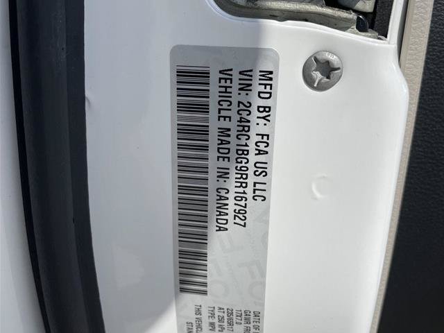 Used 2024 Chrysler Pacifica Touring-L FWD image 31
