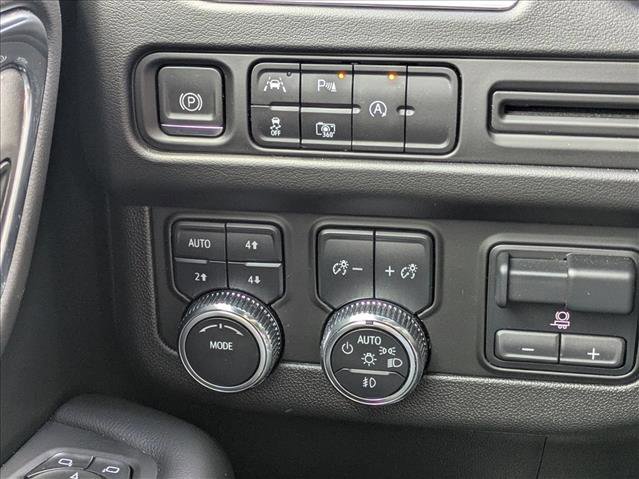 Used 2023 GMC Yukon SLT w/ SLT Premium Package AWD/4WD image 14