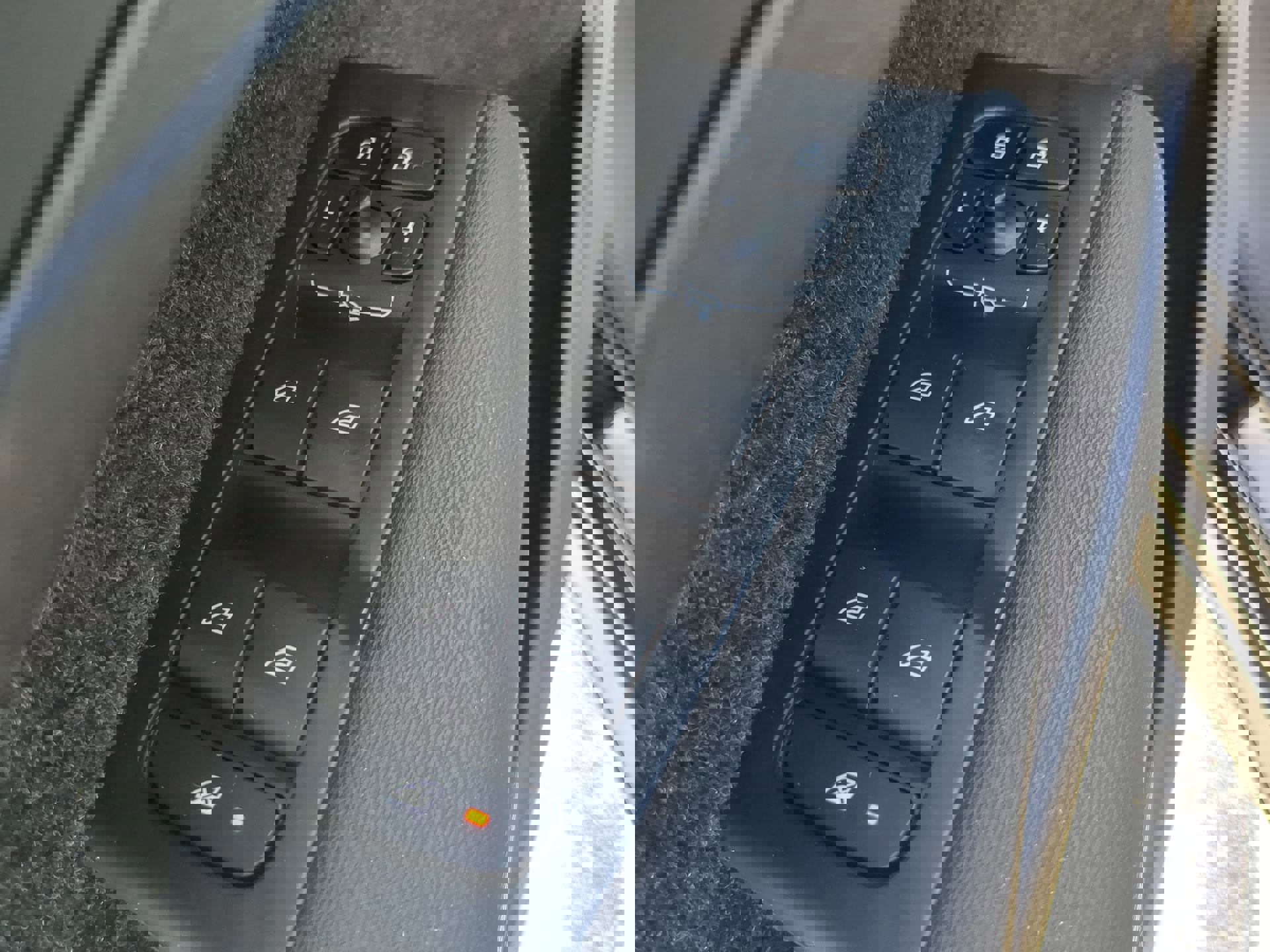 Used 2025 Volvo XC40 B5 Core image 47