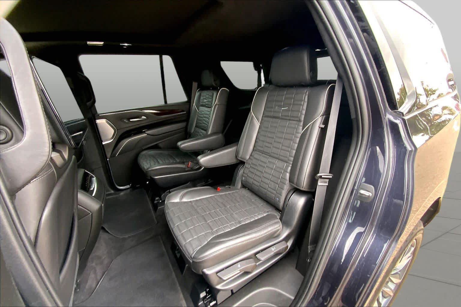 Used 2022 Cadillac Escalade Sport Platinum w/ Heavy-Duty Trailer Package AWD/4WD image 21