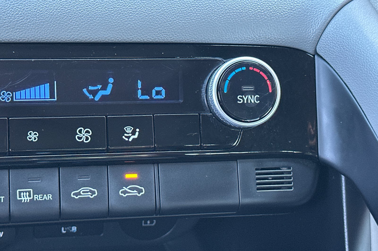 Used 2024 Hyundai Elantra SEL FWD image 29
