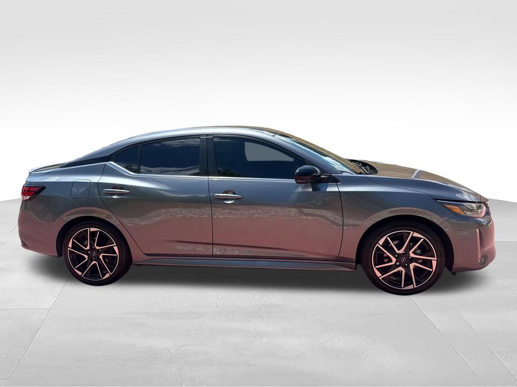 Used 2025 Nissan Sentra SR FWD image 9