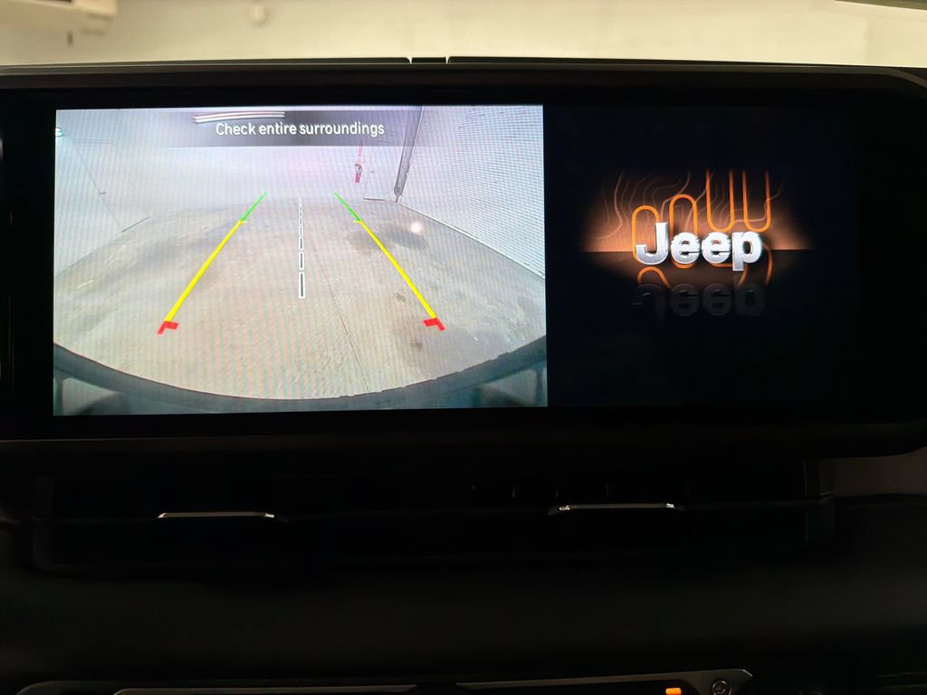Used 2025 Jeep Wrangler Unlimited Sahara w/ Safety Group AWD/4WD image 26