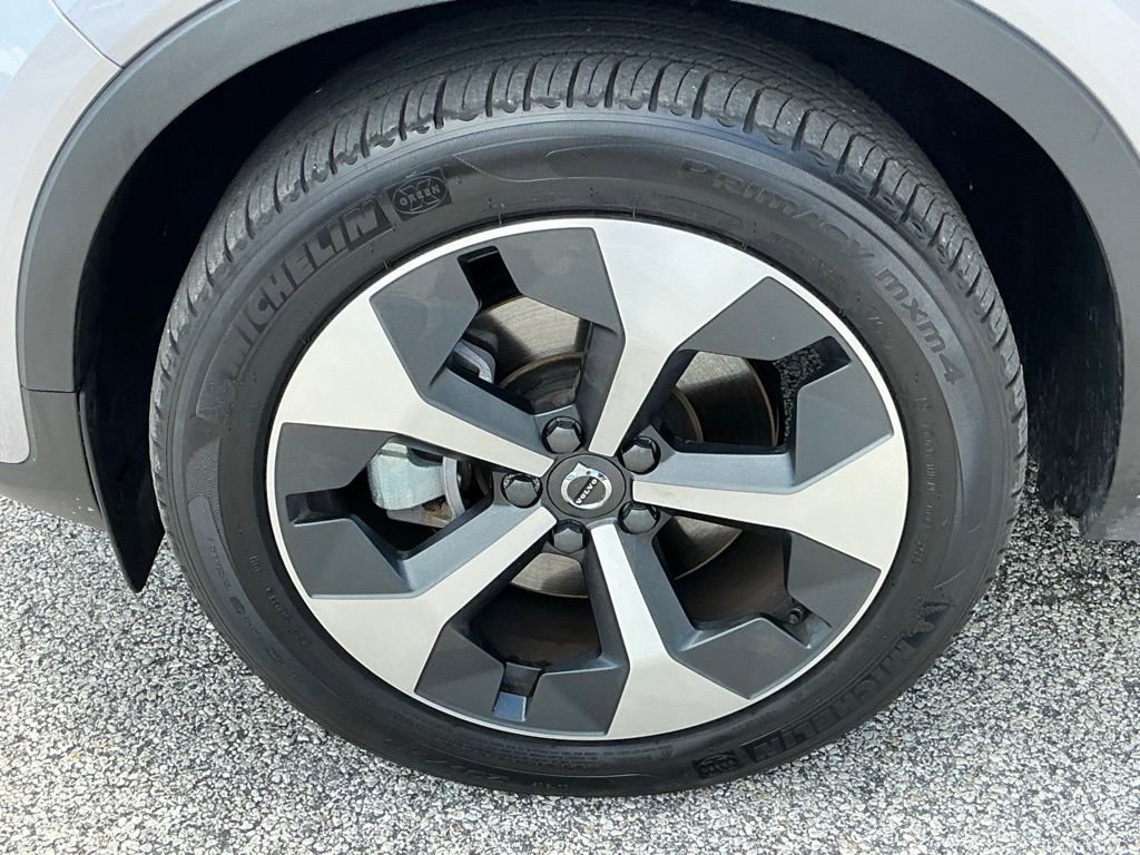 Used 2026 Volvo XC40 B5 Plus AWD/4WD image 31