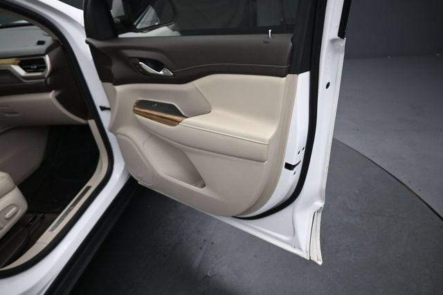 Used 2019 GMC Acadia Denali w/ Technology Package FWD image 34