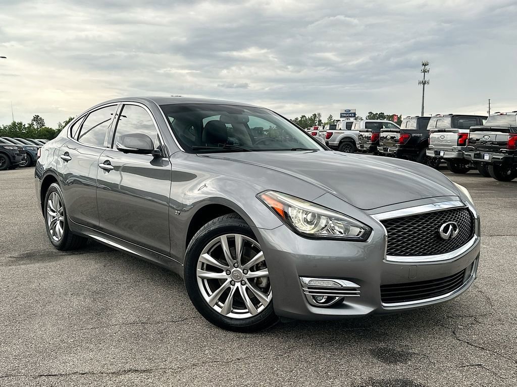 Used 2018 INFINITI Q70 Luxe w/ Proactive Package AWD/4WD image 5