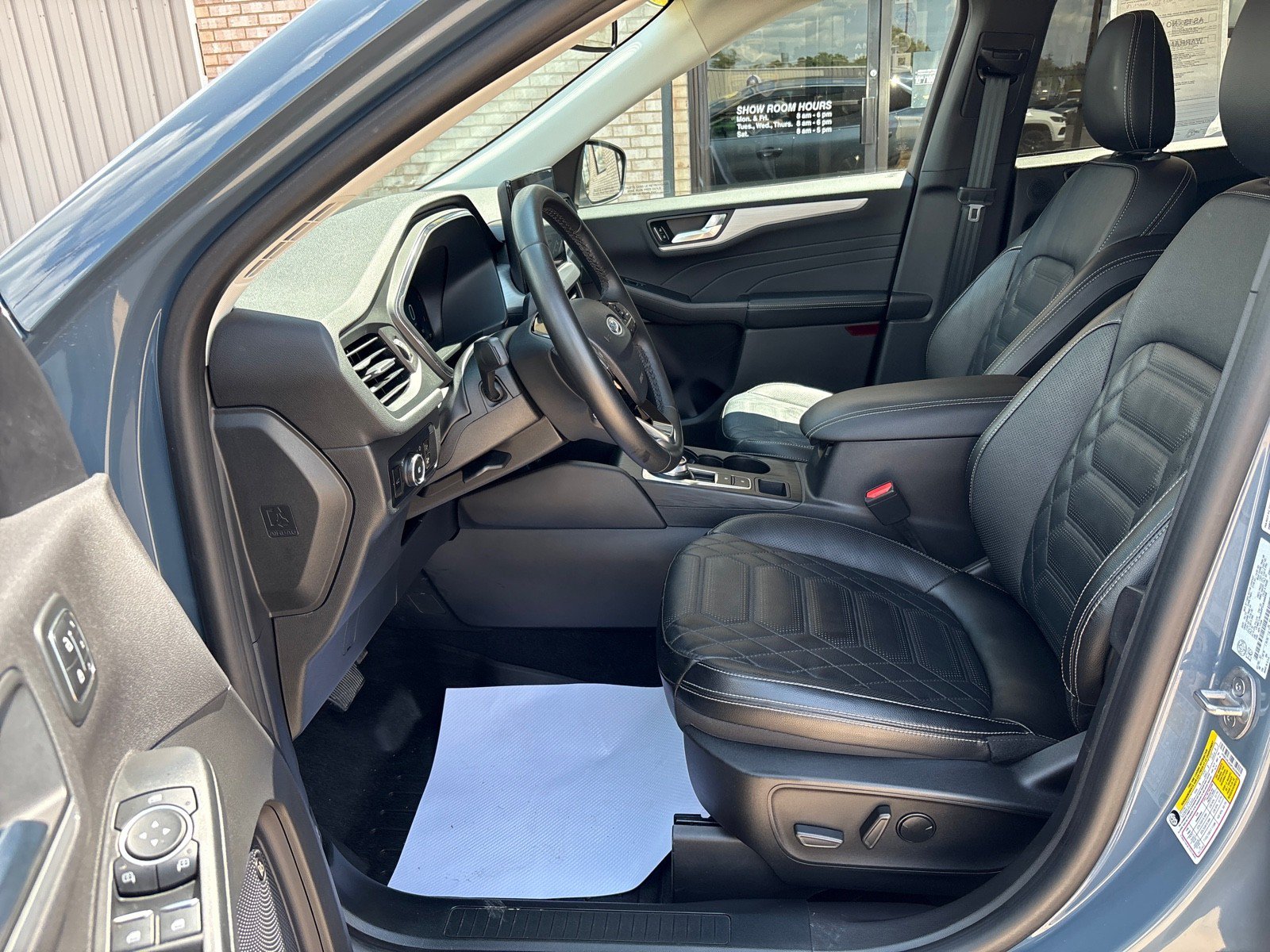 Certified 2023 Ford Escape Platinum w/ Premium Technology Package AWD/4WD image 3