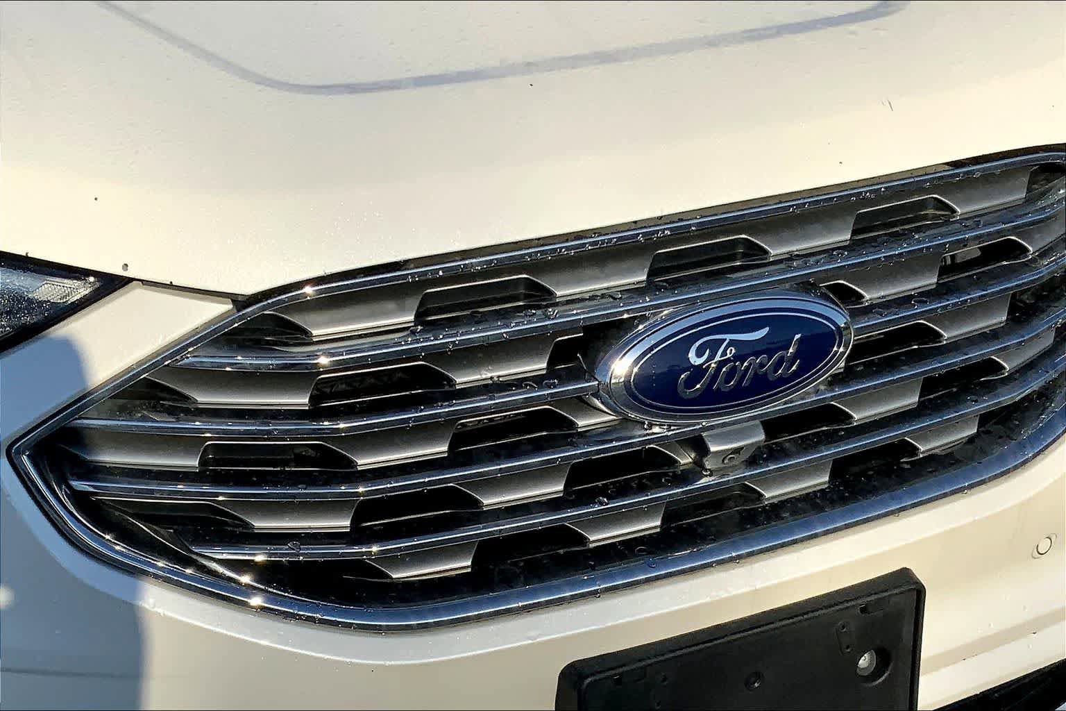 Certified 2019 Ford Edge Titanium w/ Equipment Group 301A FWD image 27
