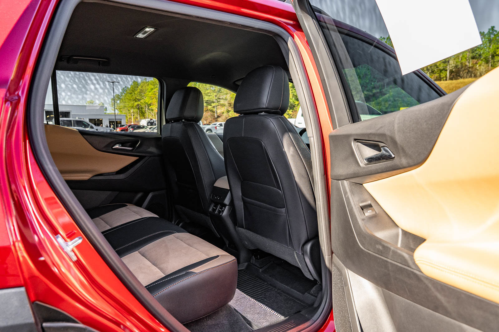 Used 2025 Chevrolet Equinox ACTIV w/ Convenience Package III FWD image 13
